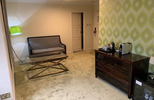 Walsall Hotel | Barons Court Hotel