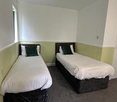 Wolverhampton Hotel | Barons Court Hotel