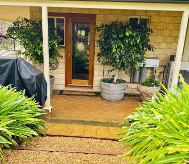 Williamstown House | Barossa Garden Homestay