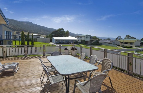 Apollo Bay House | Barrabay - Linen Provided & Pet Friendly Inside/Out
