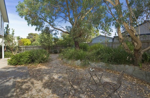 Apollo Bay House | Barrabay - Linen Provided & Pet Friendly Inside/Out