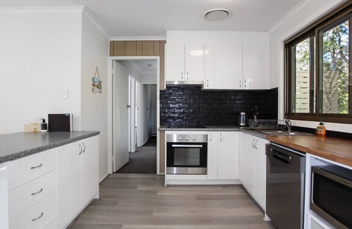 Hawks Nest House | Barralong Beach House