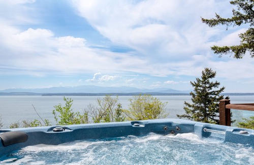 Greenbank House | Barranco - Private Beach Access | Hot Tub