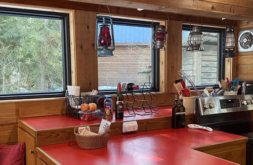 Skykomish Cabin | Barrel House on Skykomish River