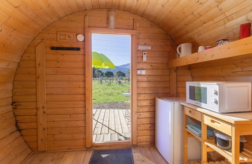Saint-Andre Ski Chalet | Barrel Orange Apartment with Mountain View, Private Terrace & Air Conditioning