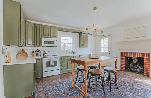 Nelson House | Barrel Sauna, Hot Tub & Views