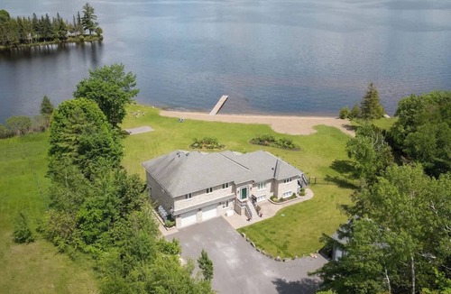 Calabogie House | Barrett Chute Lakehouse