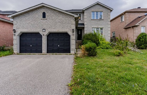 Barrie Cottage | Barrie Downtown Cottage BBQ Patio Garden Sleeps10