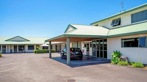 Whakatane Hotel | Barringtons Motor Lodge