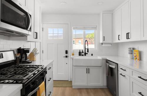 Logan Heights House | Barrio Casita - 2Bd, Central, Parking, EV Charging
