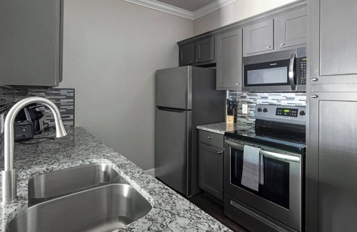 Riverpark West Apartment | Barsala l Stylish 1BD Apt: Pool, Fitness, & Private Balcony