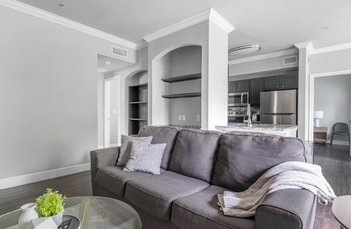Riverpark West Apartment | Barsala l tChic 2BD Apt: Pool, Outdoor Kitchen