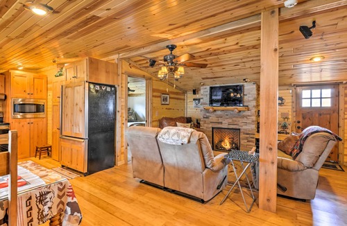 Bartlesville Cabin | Bartlesville Cabin w/Pool, Hot Tub & Trampoline!
