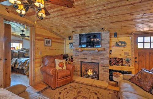 Bartlesville House | Bartlesville Cabin w/Pool, Hot Tub & Trampoline!