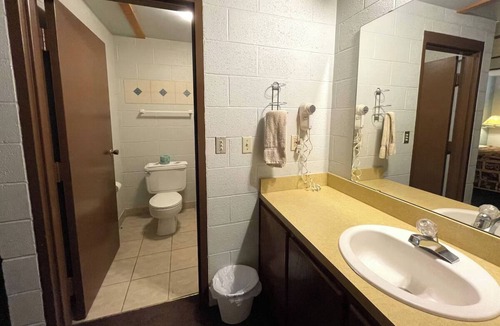 Bartlesville Hotel | Bartlesville Roadside Comfort | Pet-Friendly | & Kiddie Park Attractions Nearby