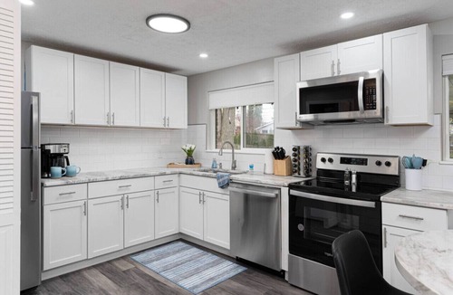 Reynoldsburg House | Bartlett Beacon - 3BR 2BA Ranch in Quiet Setting