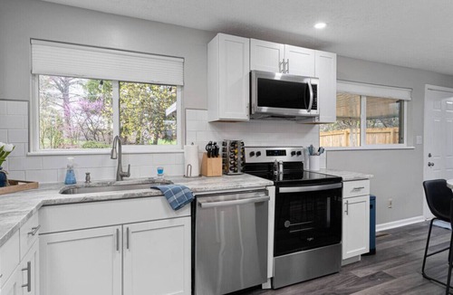 Reynoldsburg House | Bartlett Beacon - 3BR 2BA Ranch in Quiet Setting