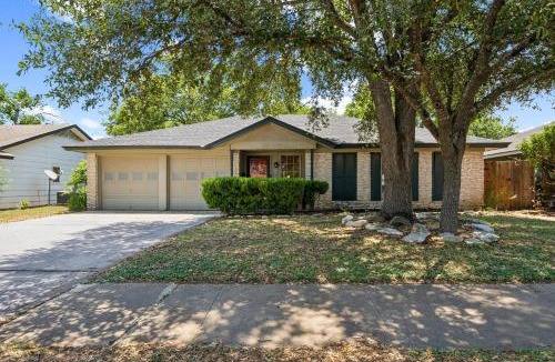 Austin House | Barton Creek*Hospitals*Downtown*Airport
