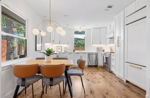 Barton Hills House | Barton Hills Getaway + Patio - Juniper!