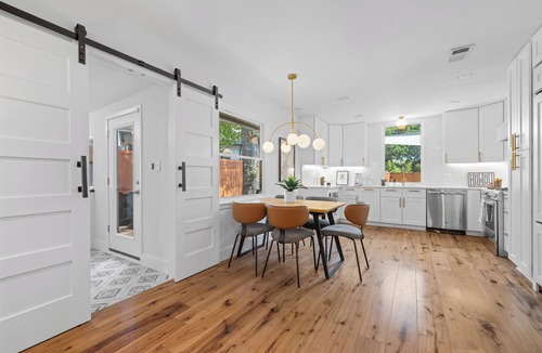 Barton Hills House | Barton Hills Getaway + Patio - Juniper!