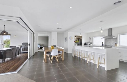Barwon Heads House | Barwon Links - spacious living