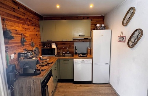 Saint-Etienne-de-Tinee Ski Chalet | bas de Chalet Avec Jardinet Devant