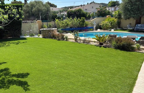 Chateau Gombert House | Bas de Villa - Marseille Château Gombert Avec Extérieur: Terrasse/jardin/piscine