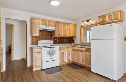 Hyattville Cabin | Base Camp Cabin on Main