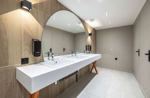 Albertville Hotel | Base Camp Lodge - Albertville