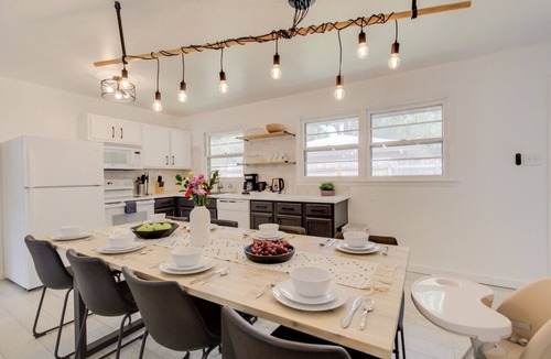 Manhattan House | Base Camp | MHK - Walking Distance to Sports Complex