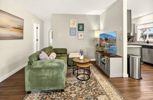 Grants Pass House | Basecamp GP Private Unit in Quiet Duplex