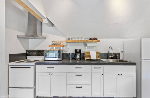 Mount Shasta Cabin | Basecamp Lodge - Cabin 5