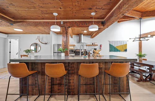 Mount Shasta Cabin | Basecamp Lodge - Cabin 4