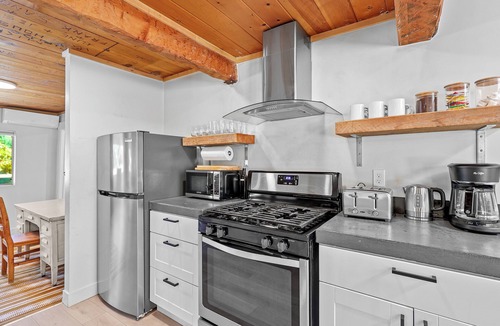 Mount Shasta Cabin | Basecamp Lodge - Cabin 4