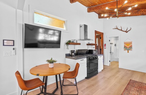 Mount Shasta Cabin | Basecamp Lodge - Cabin 3