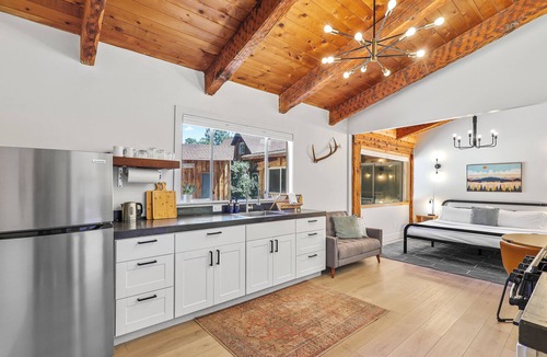 Mount Shasta Cabin | Basecamp Lodge - Cabin 3