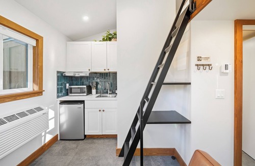 Mount Shasta Cabin | Basecamp Lodge - Cabin 9