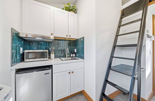 Mount Shasta Cabin | Basecamp Lodge - Cabin 9