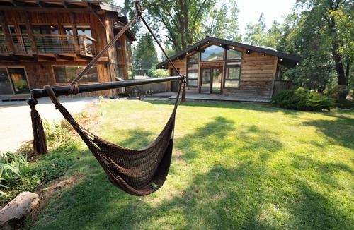 Mount Shasta Cabin | Basecamp Lodge - Cabin 9