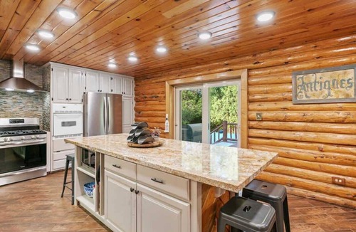 Rigby Cabin | Basecamp Stays: Private Island, Fire Pit, Arcade!