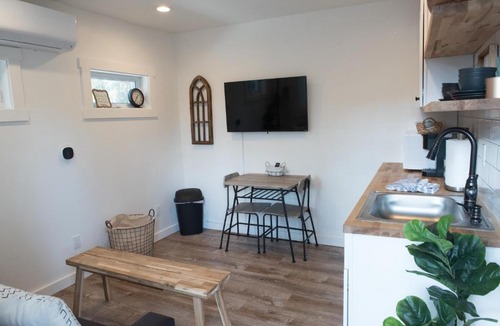 Oregon Water Wonderland Ski Chalet | Basecamp Suite