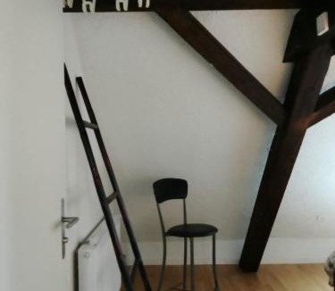 Binningen House | Basel Rühige Zimmer mit grösse Doppelbett