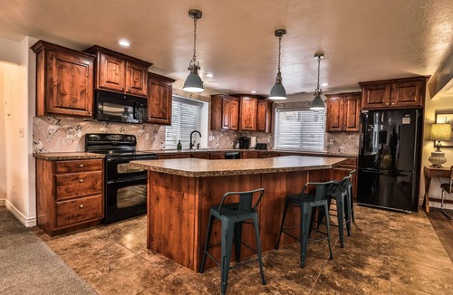 Farr West House | Basement apartment by Willard Bay