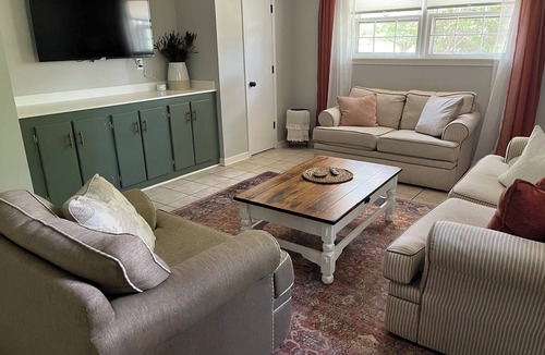 Athens Apartment | Basement Apartment on the Loop