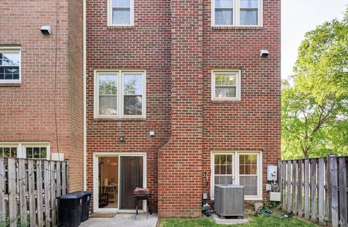 Oakton Apartment | Basement Apartment with Private Entrance in Oakton