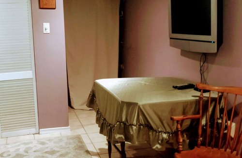 Oaks House | Basement Studio Apartment