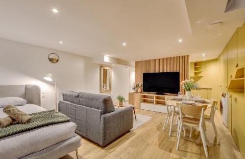 14th Arrondissement Apartment | Basement studio- Montparnasse Station