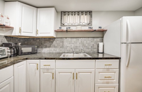 Harters Heights House | Basement Unit—Walk to ND