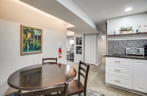 Harters Heights House | Basement Unit—Walk to ND