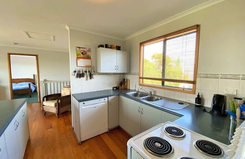 Middleton House | Bashams Beach House 7 Sun Crt Middleton